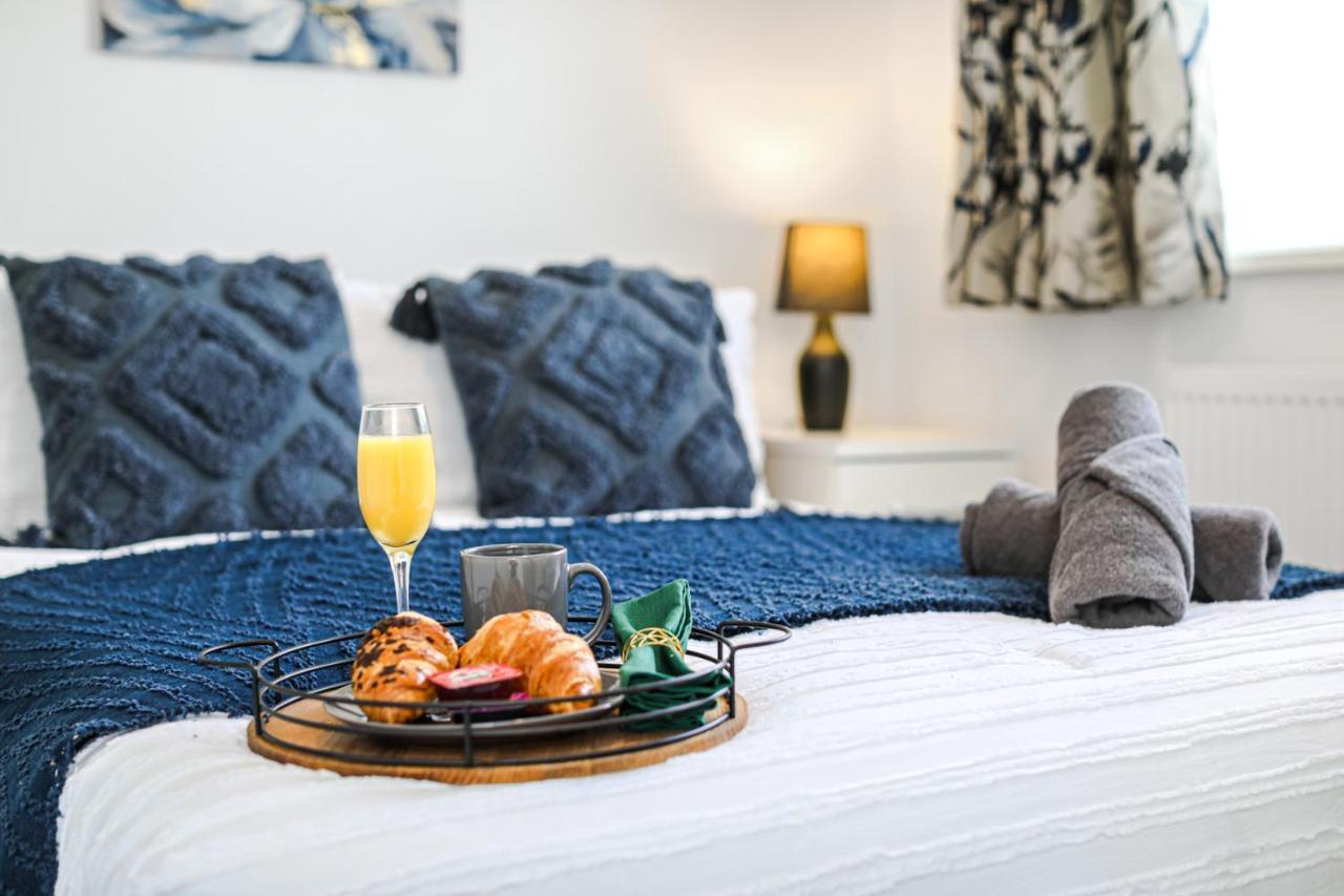 Wolverhampton - Amazing 3 Bedroom, Sleeps 6, Wi-Fi - Jrr Stays Buitenkant foto