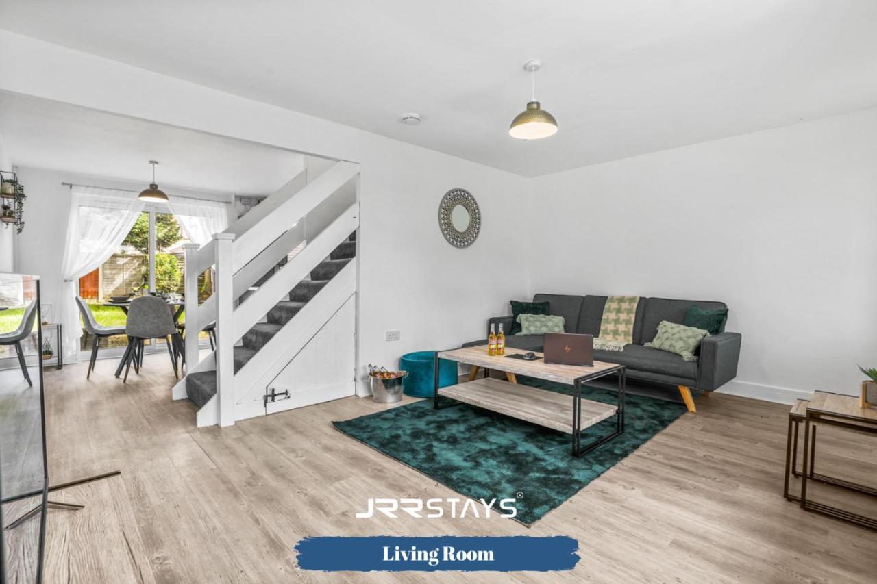 Wolverhampton - Amazing 3 Bedroom, Sleeps 6, Wi-Fi - Jrr Stays Buitenkant foto