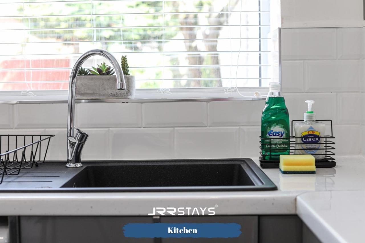Wolverhampton - Amazing 3 Bedroom, Sleeps 6, Wi-Fi - Jrr Stays Buitenkant foto