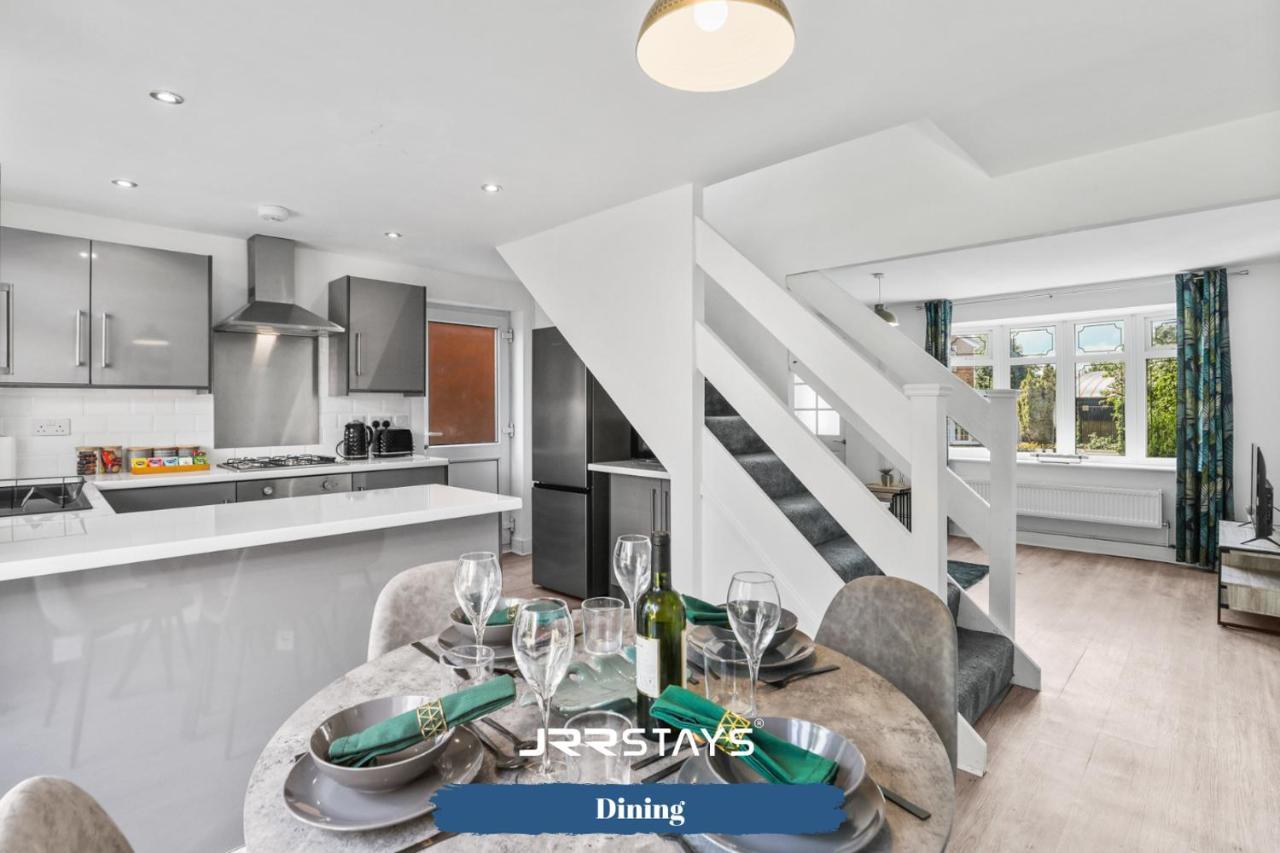 Wolverhampton - Amazing 3 Bedroom, Sleeps 6, Wi-Fi - Jrr Stays Buitenkant foto