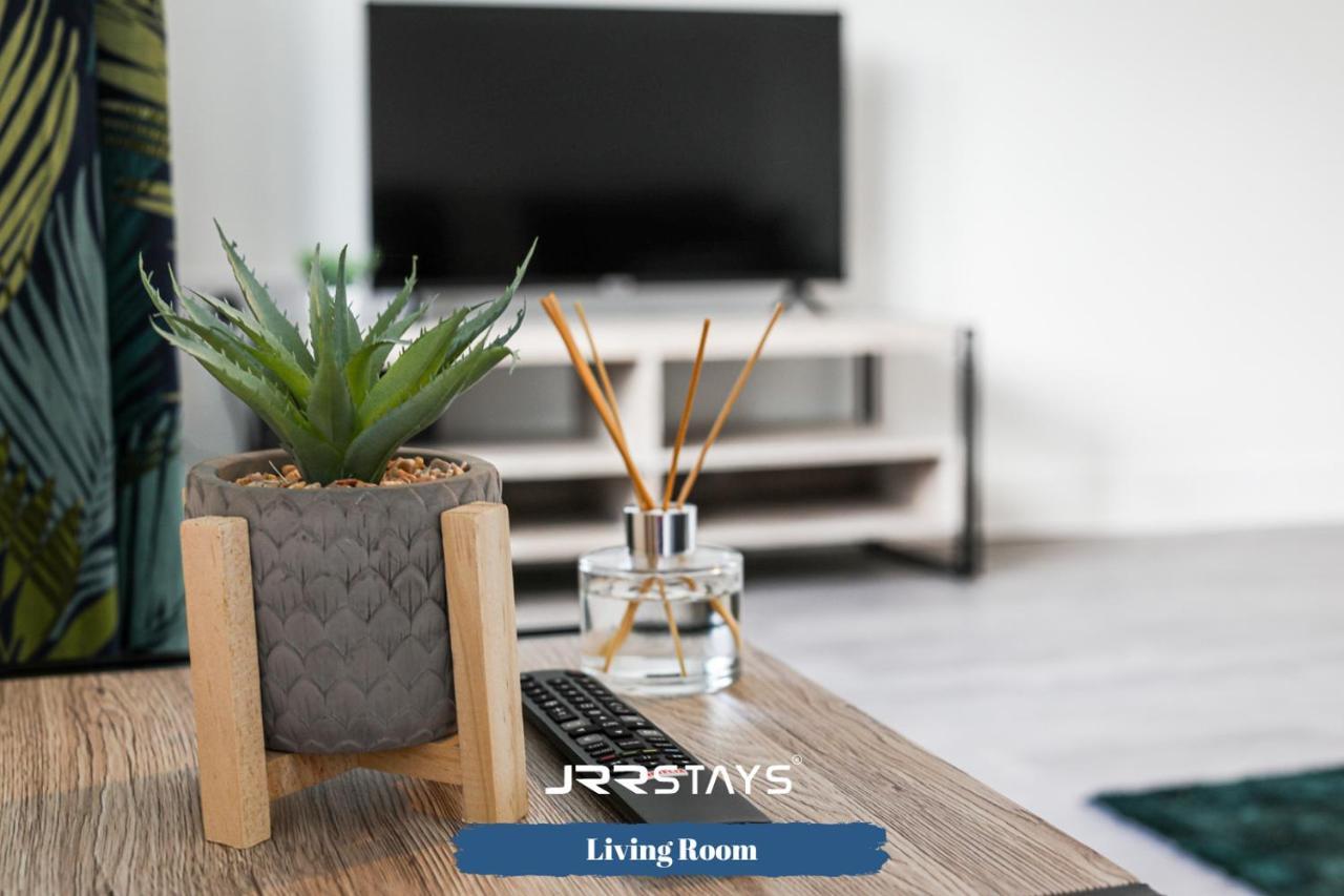 Wolverhampton - Amazing 3 Bedroom, Sleeps 6, Wi-Fi - Jrr Stays Buitenkant foto