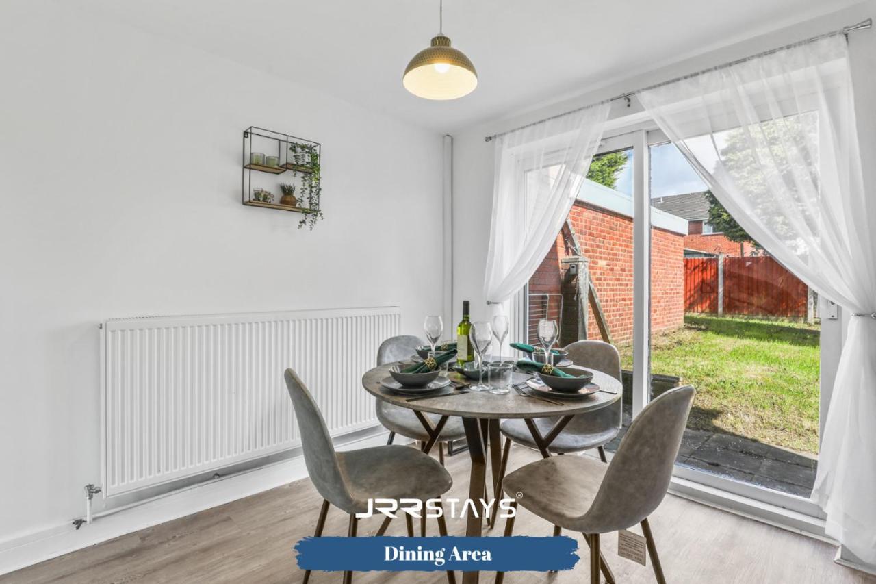 Wolverhampton - Amazing 3 Bedroom, Sleeps 6, Wi-Fi - Jrr Stays Buitenkant foto