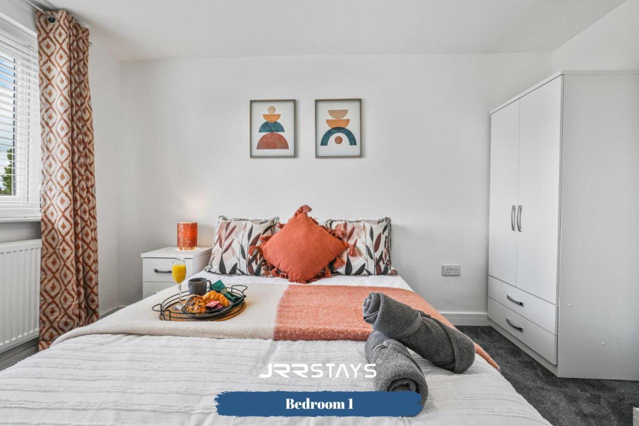 Wolverhampton - Amazing 3 Bedroom, Sleeps 6, Wi-Fi - Jrr Stays Buitenkant foto